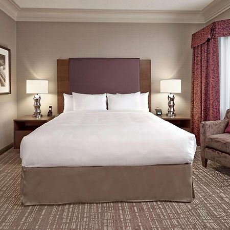 Doubletree By Hilton West Edmonton Hotel Bagian luar foto