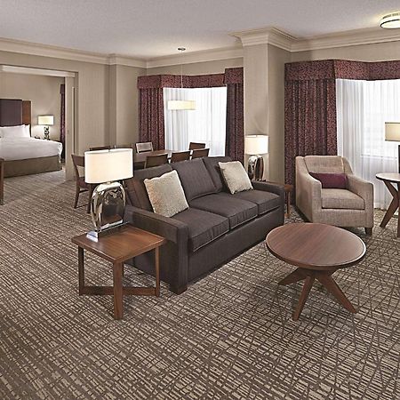 Doubletree By Hilton West Edmonton Hotel Bagian luar foto