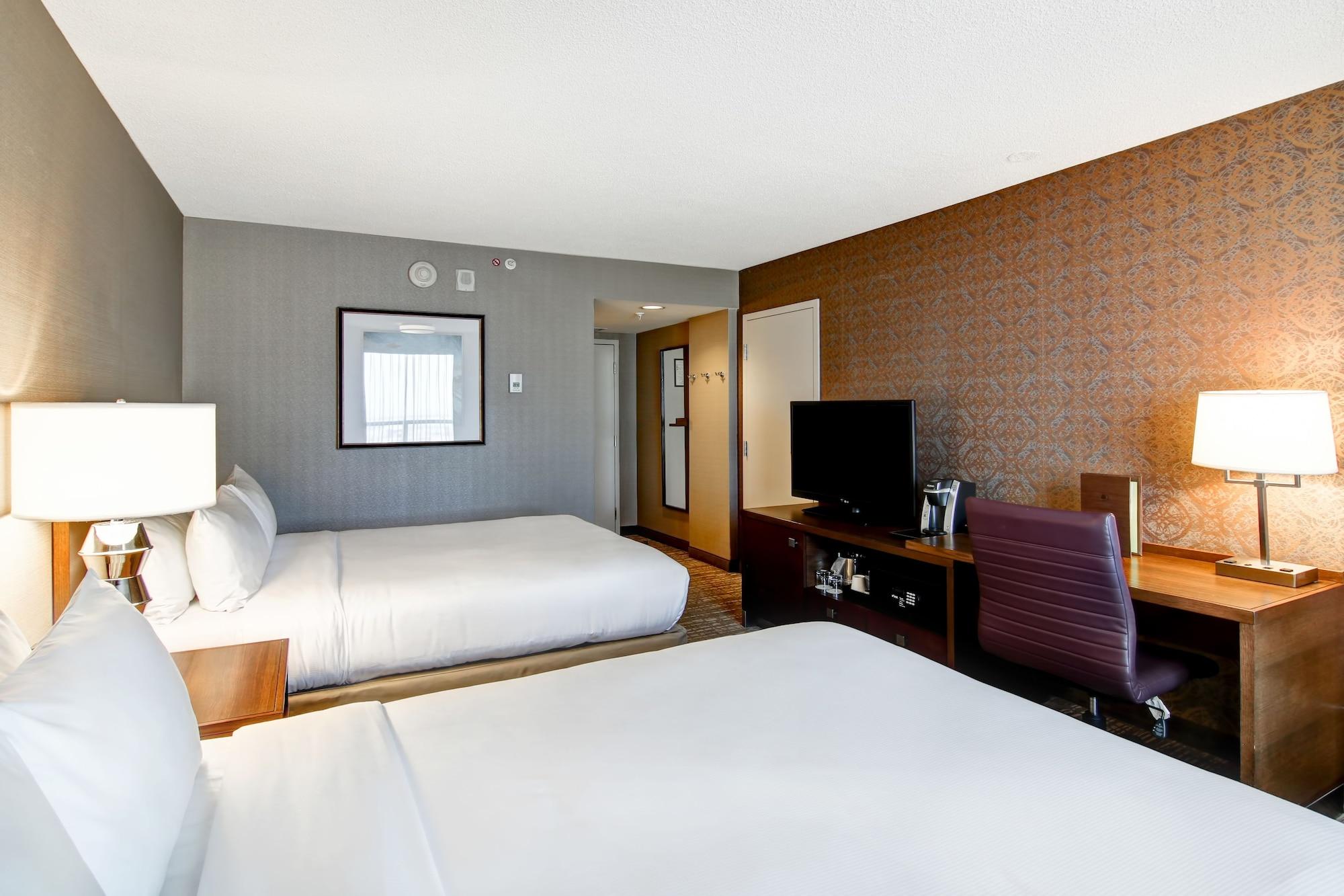 Doubletree By Hilton West Edmonton Hotel Bagian luar foto