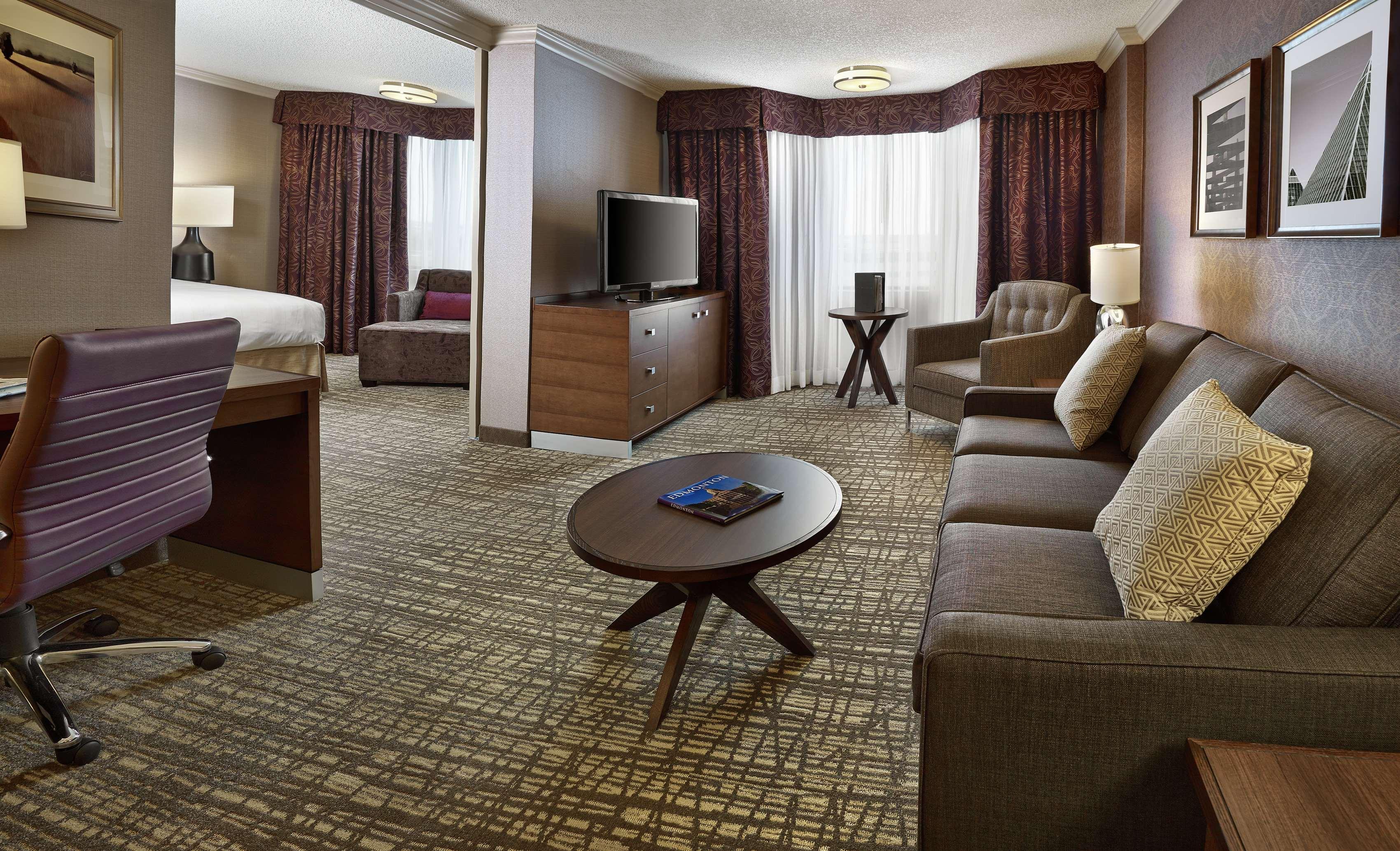 Doubletree By Hilton West Edmonton Hotel Bagian luar foto