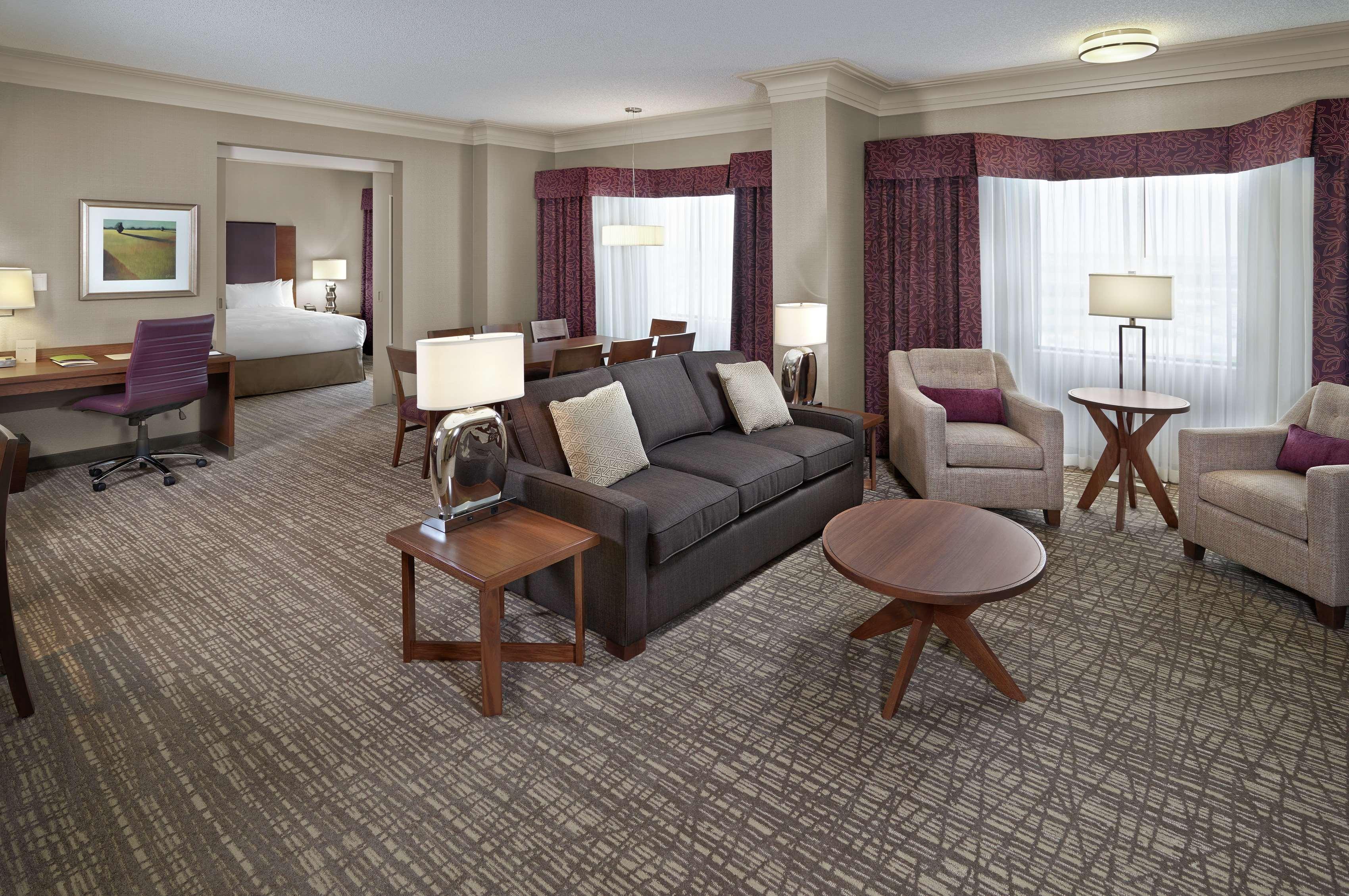 Doubletree By Hilton West Edmonton Hotel Bagian luar foto