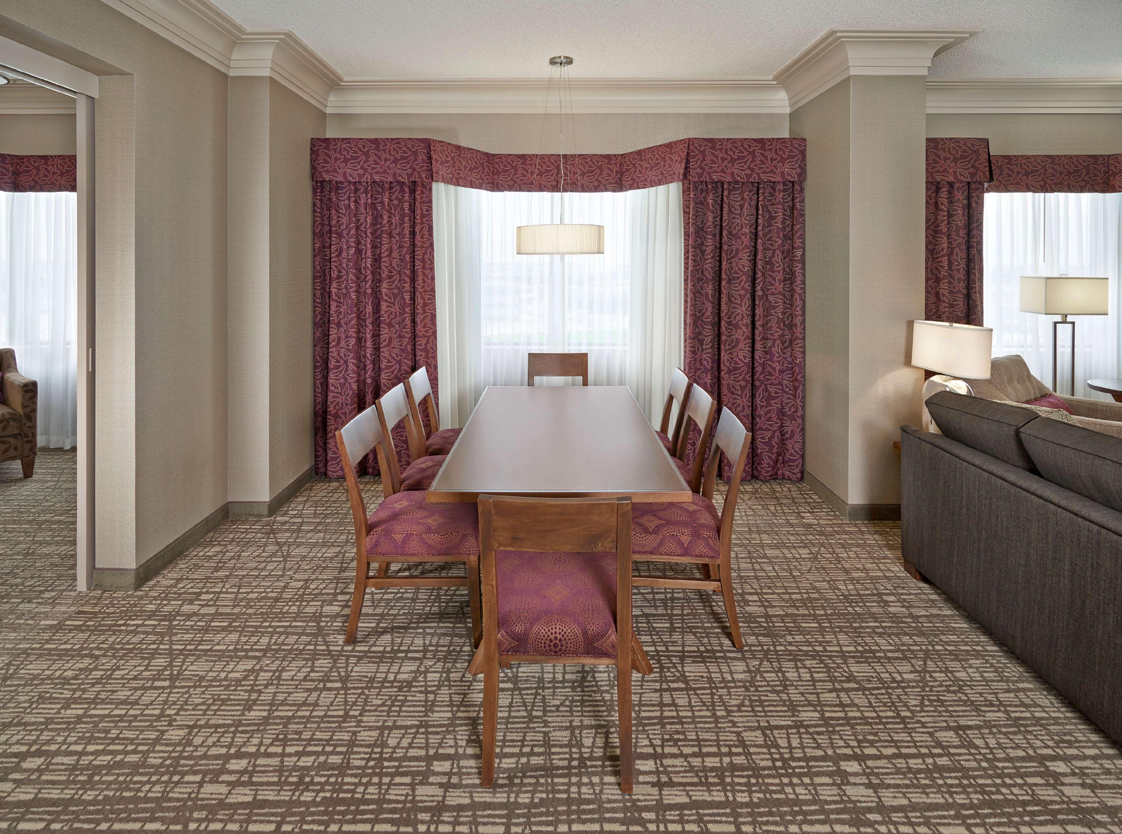 Doubletree By Hilton West Edmonton Hotel Bagian luar foto