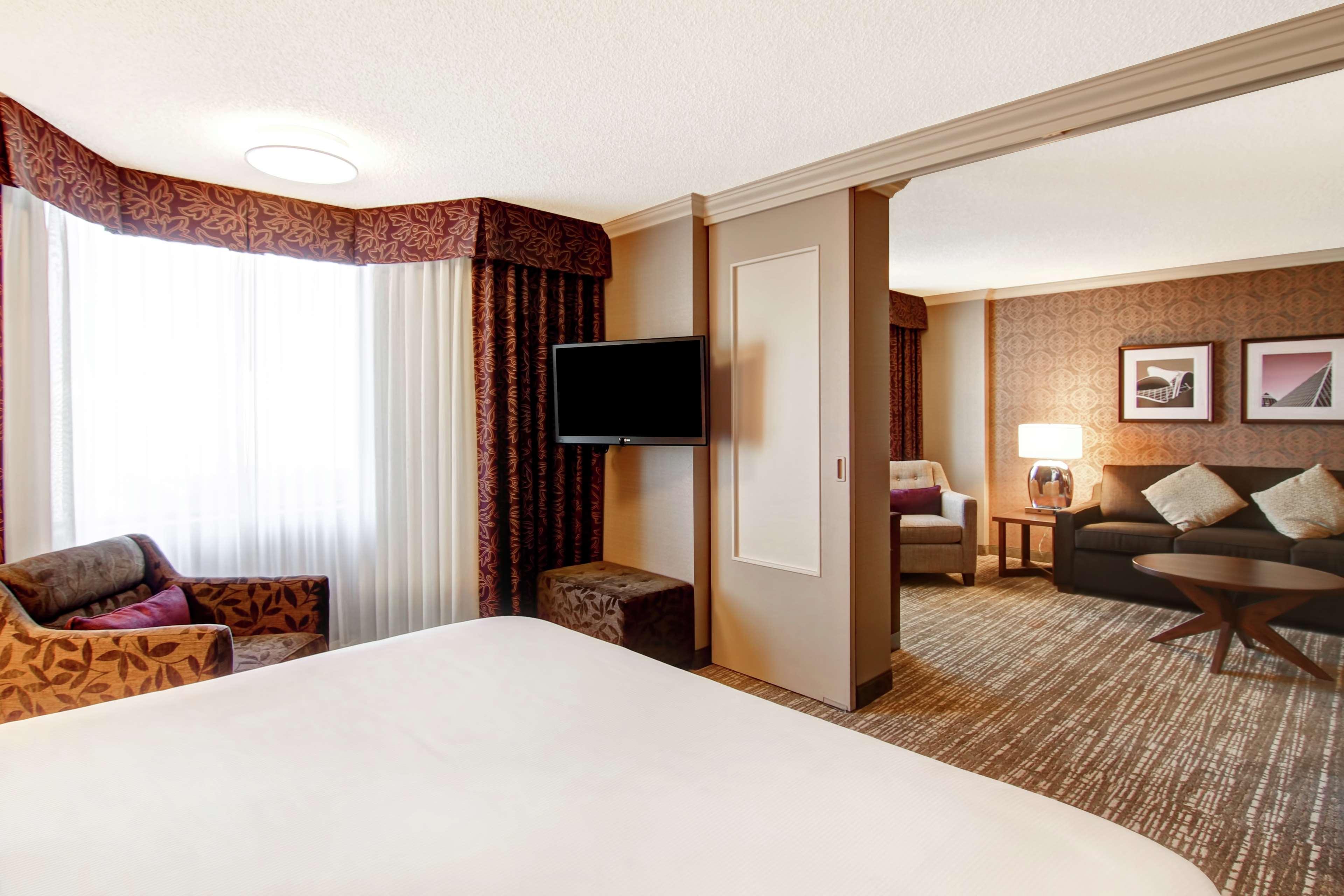 Doubletree By Hilton West Edmonton Hotel Bagian luar foto
