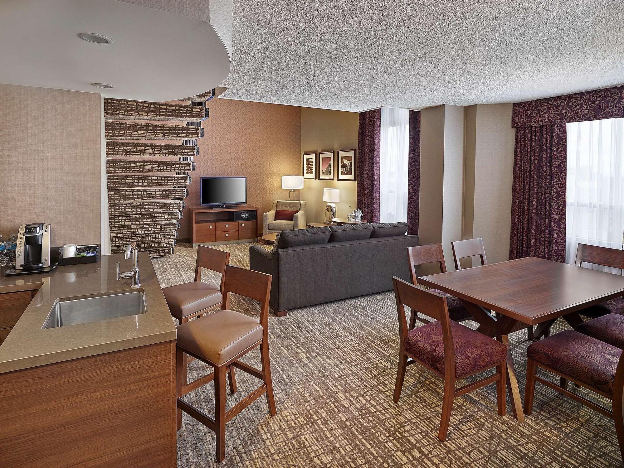 Doubletree By Hilton West Edmonton Hotel Bagian luar foto