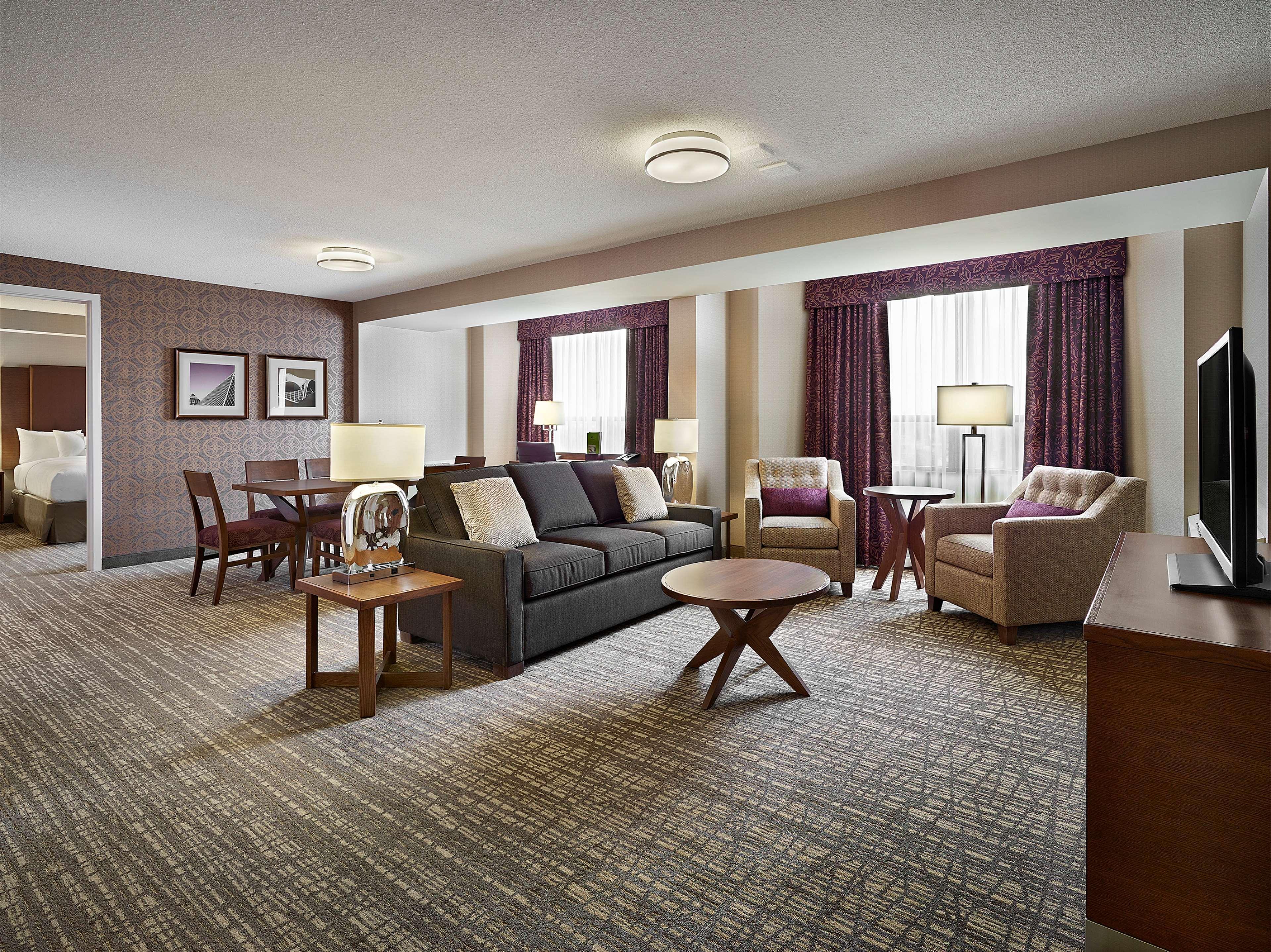 Doubletree By Hilton West Edmonton Hotel Bagian luar foto
