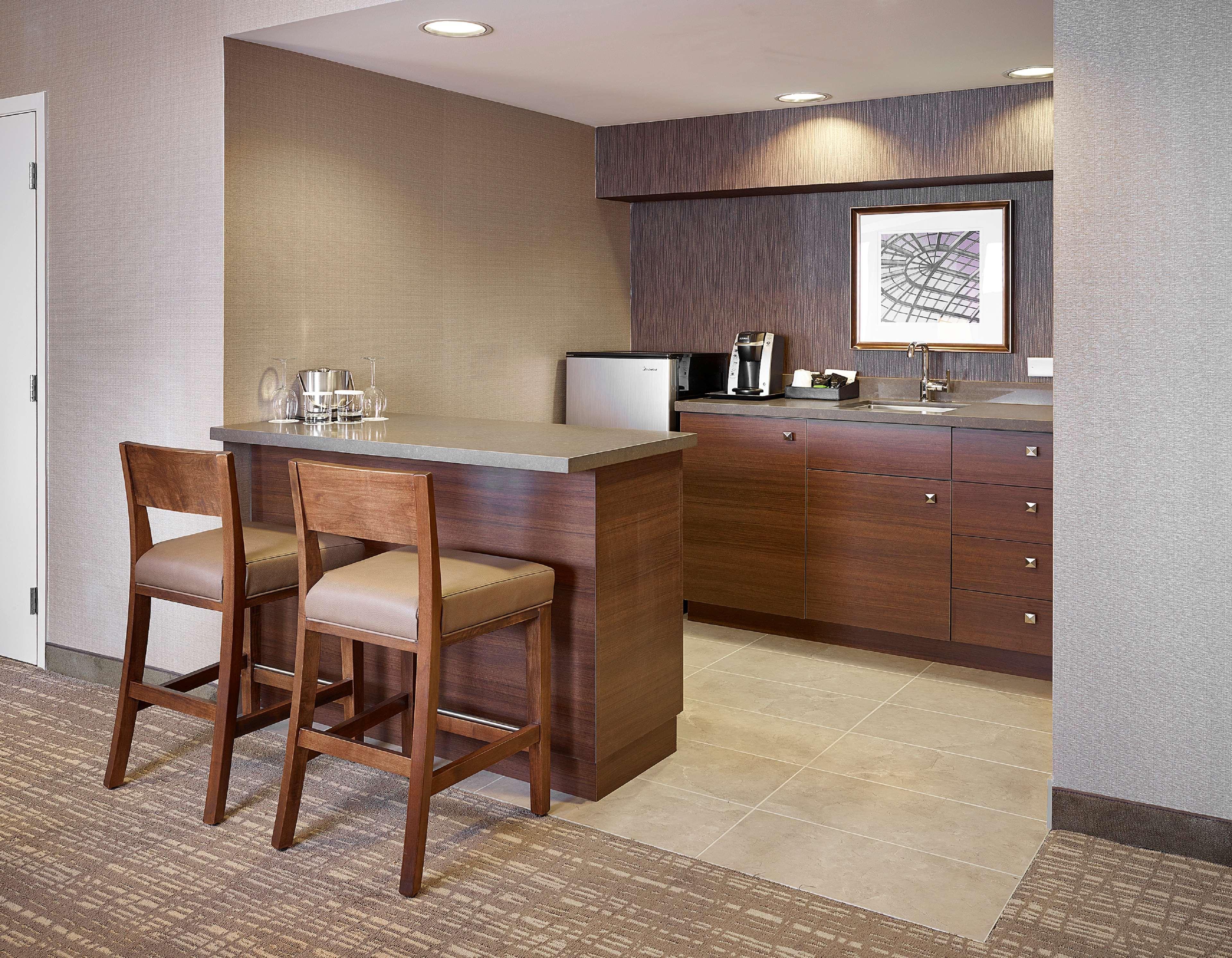 Doubletree By Hilton West Edmonton Hotel Bagian luar foto