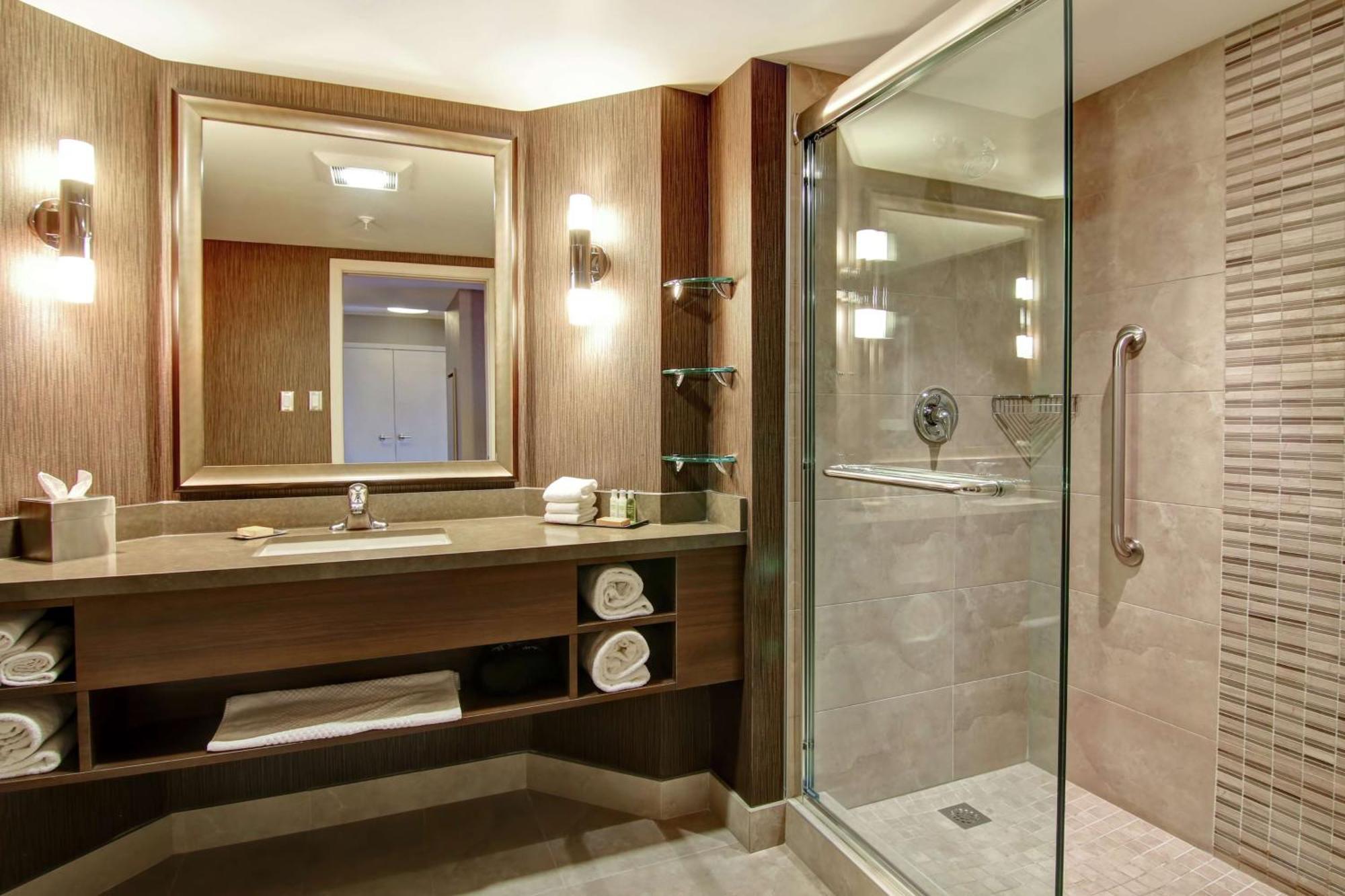 Doubletree By Hilton West Edmonton Hotel Bagian luar foto
