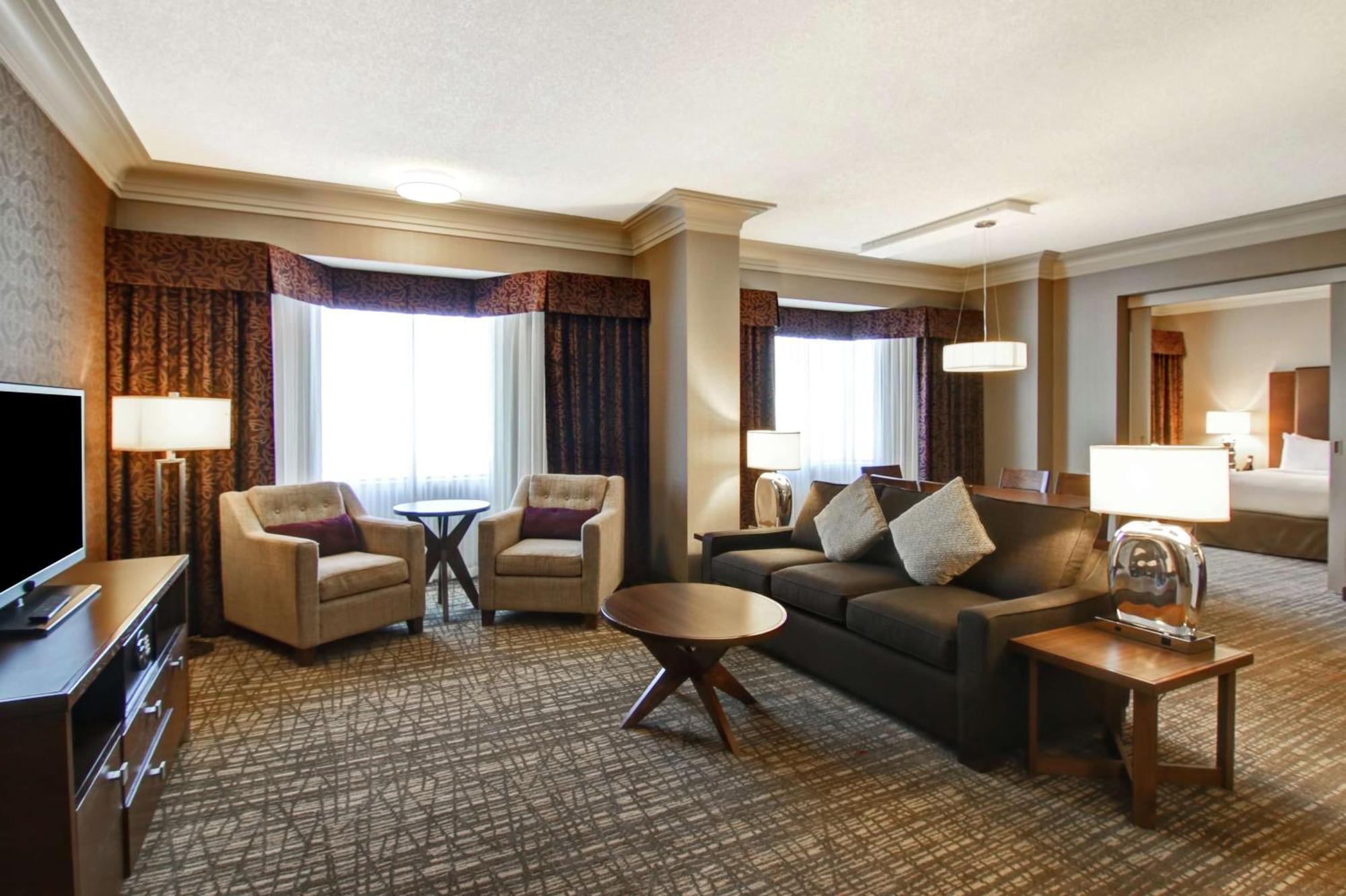 Doubletree By Hilton West Edmonton Hotel Bagian luar foto