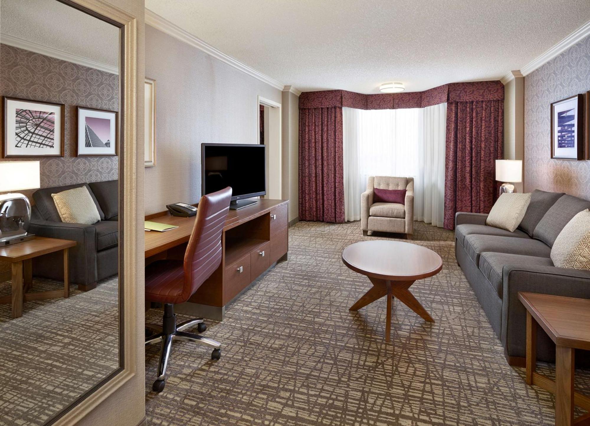 Doubletree By Hilton West Edmonton Hotel Bagian luar foto