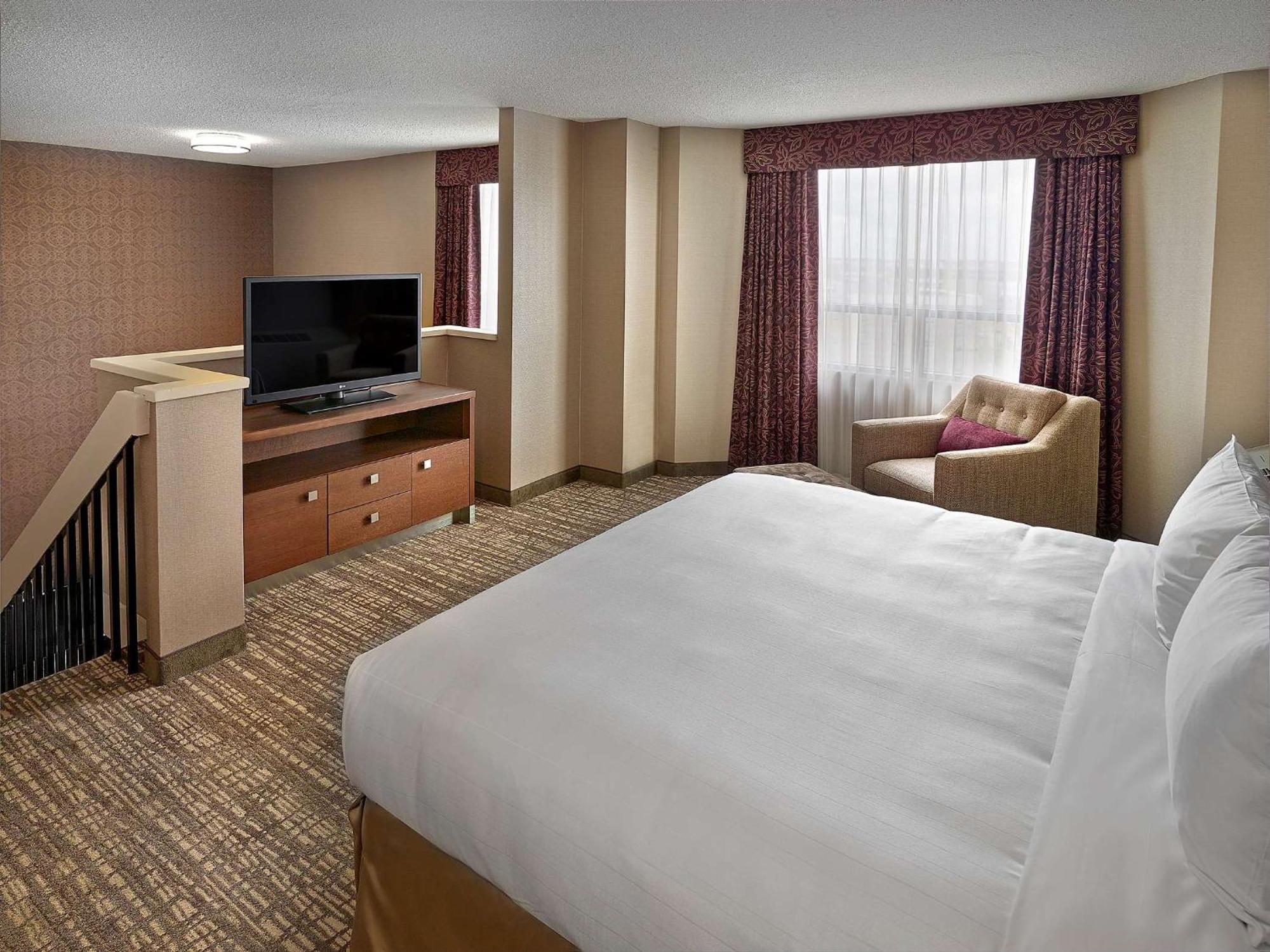 Doubletree By Hilton West Edmonton Hotel Bagian luar foto
