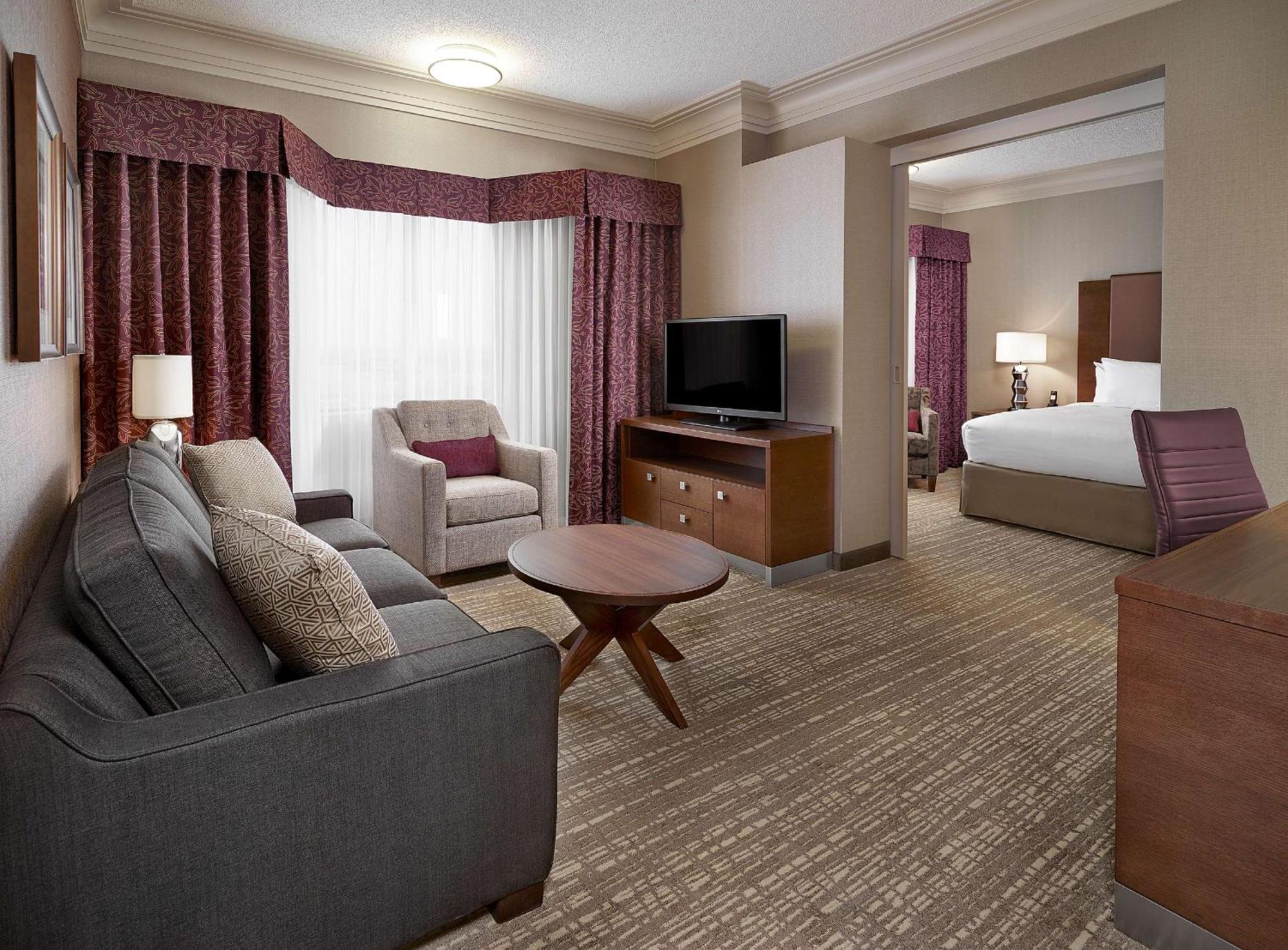 Doubletree By Hilton West Edmonton Hotel Bagian luar foto