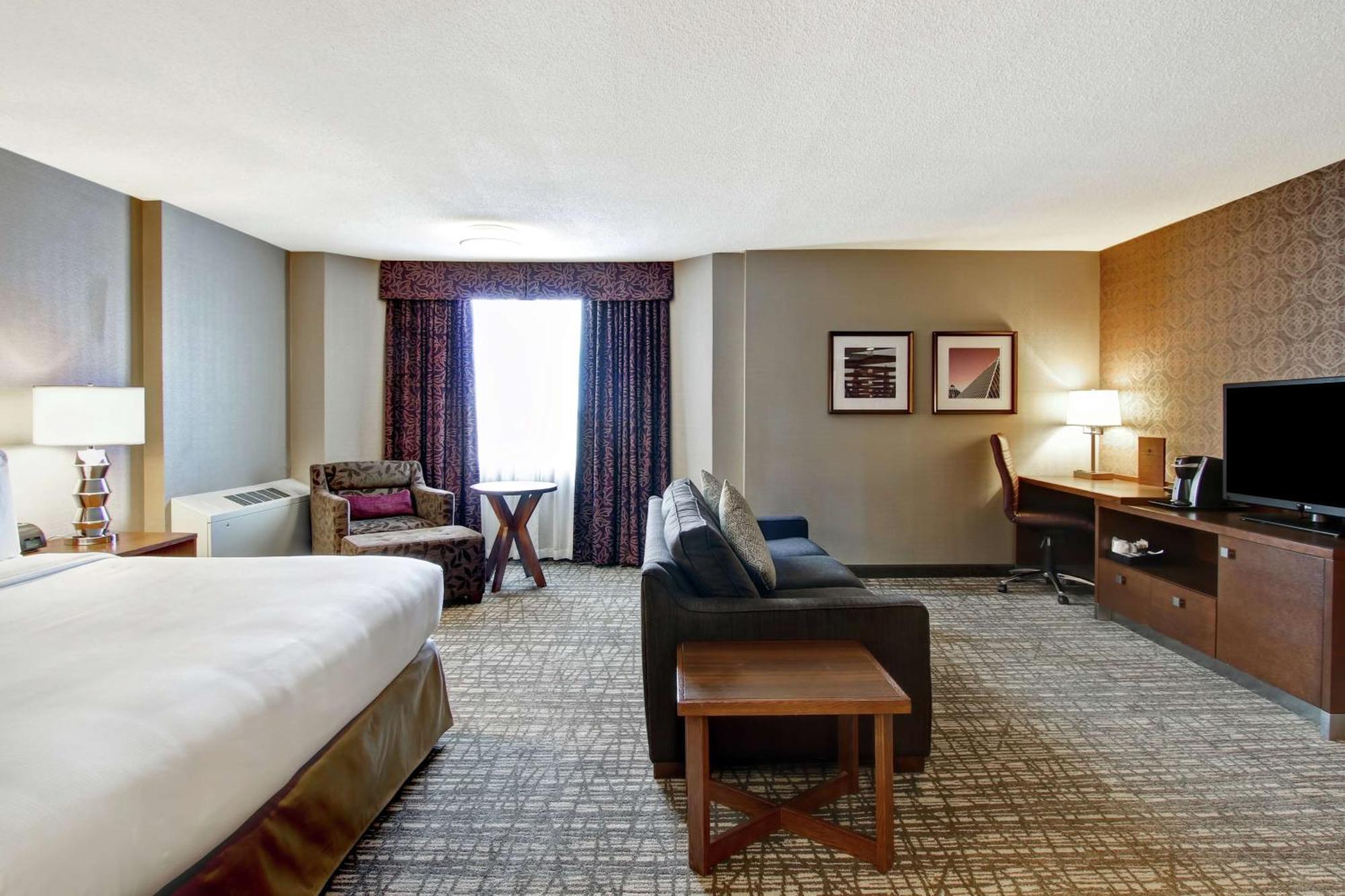 Doubletree By Hilton West Edmonton Hotel Bagian luar foto