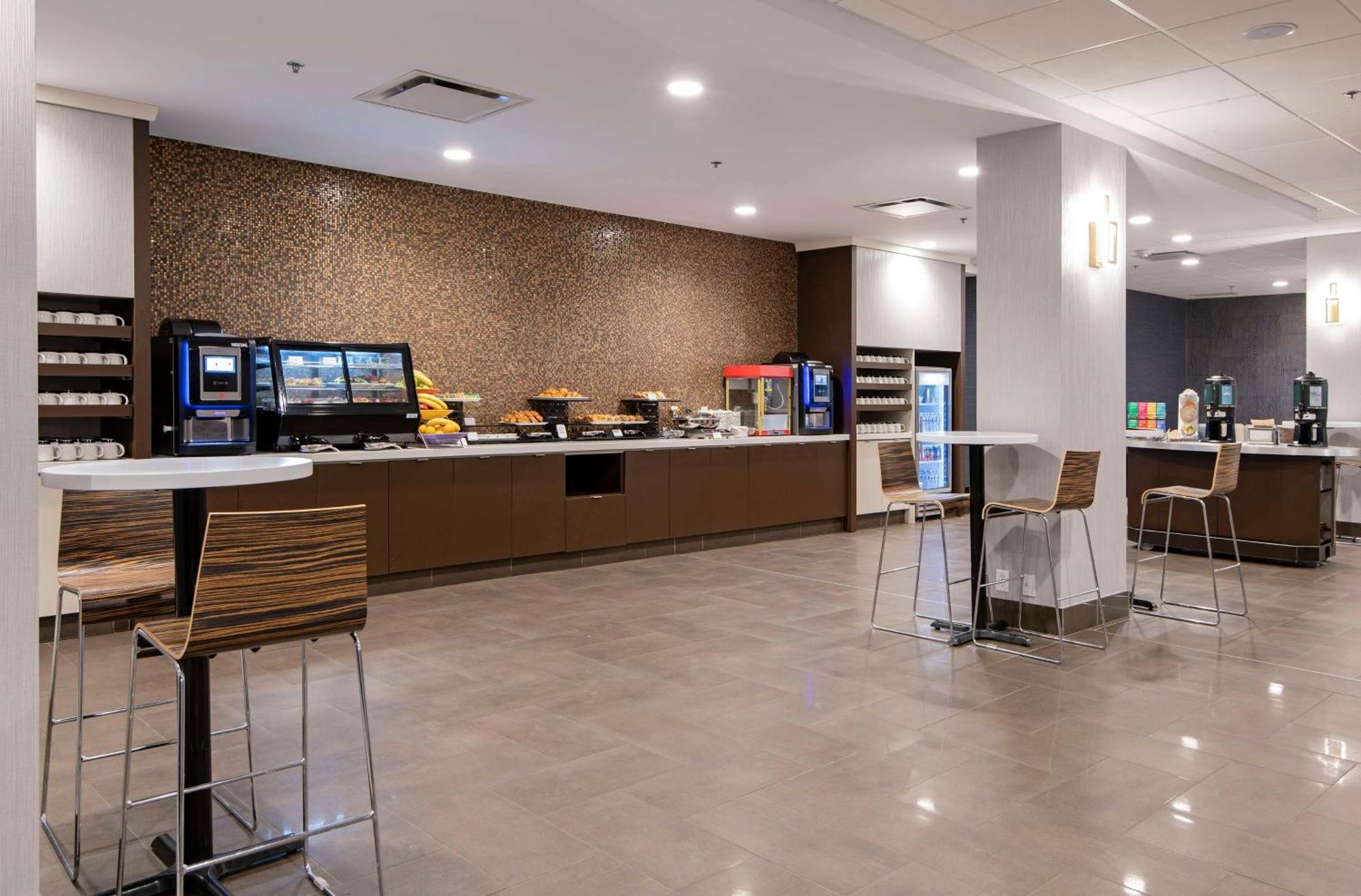 Doubletree By Hilton West Edmonton Hotel Bagian luar foto