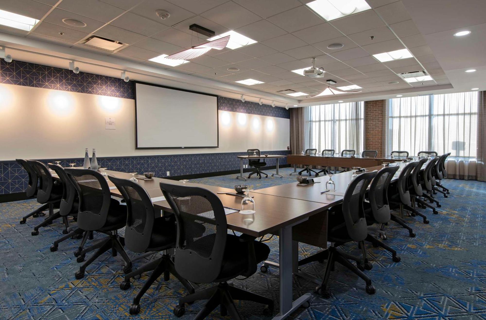 Doubletree By Hilton West Edmonton Hotel Bagian luar foto
