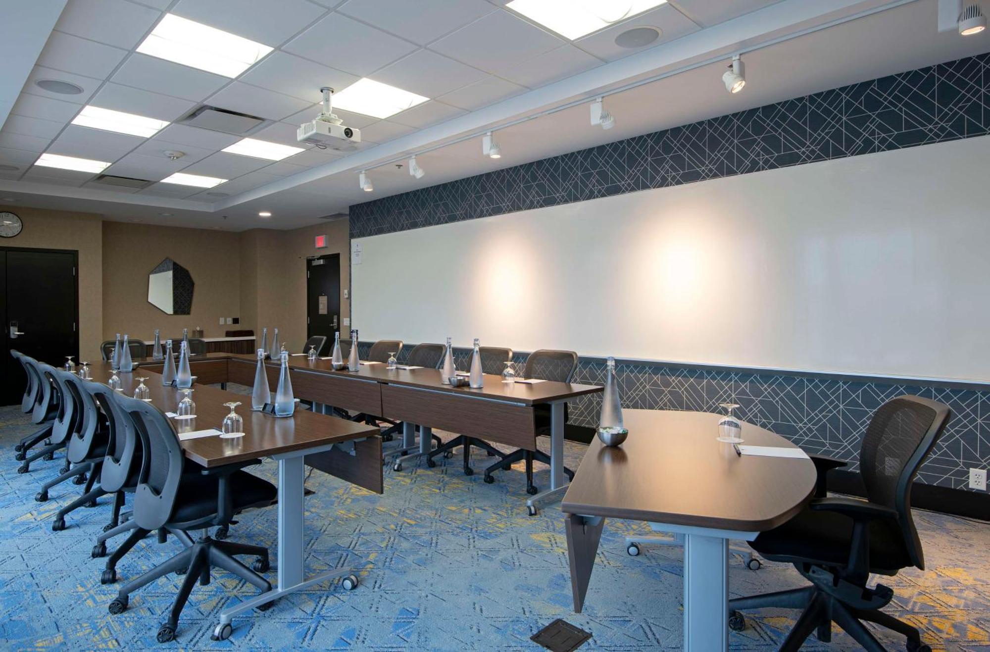 Doubletree By Hilton West Edmonton Hotel Bagian luar foto
