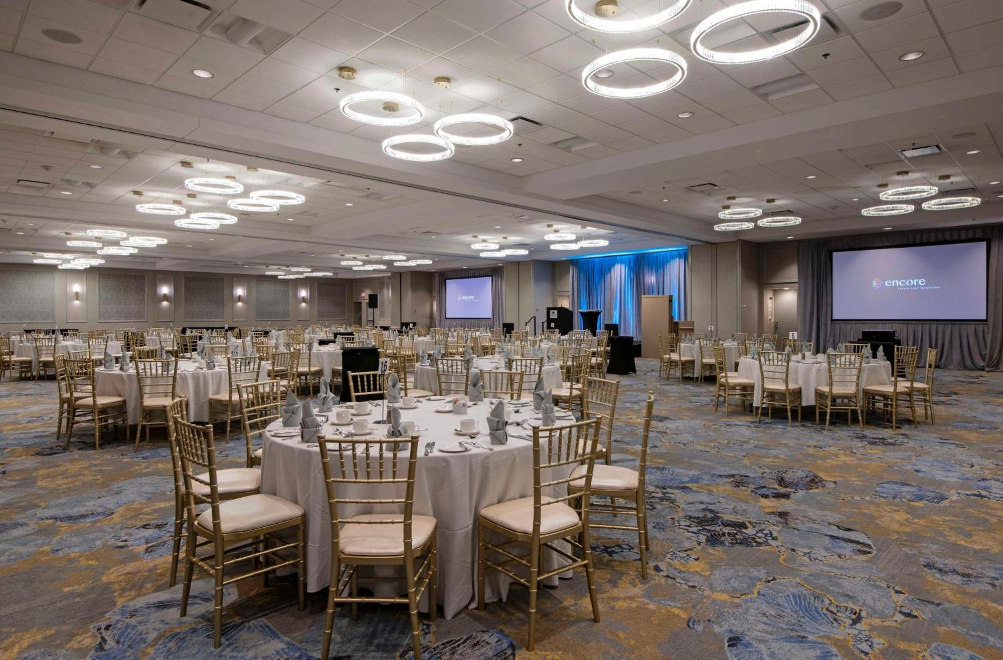 Doubletree By Hilton West Edmonton Hotel Bagian luar foto