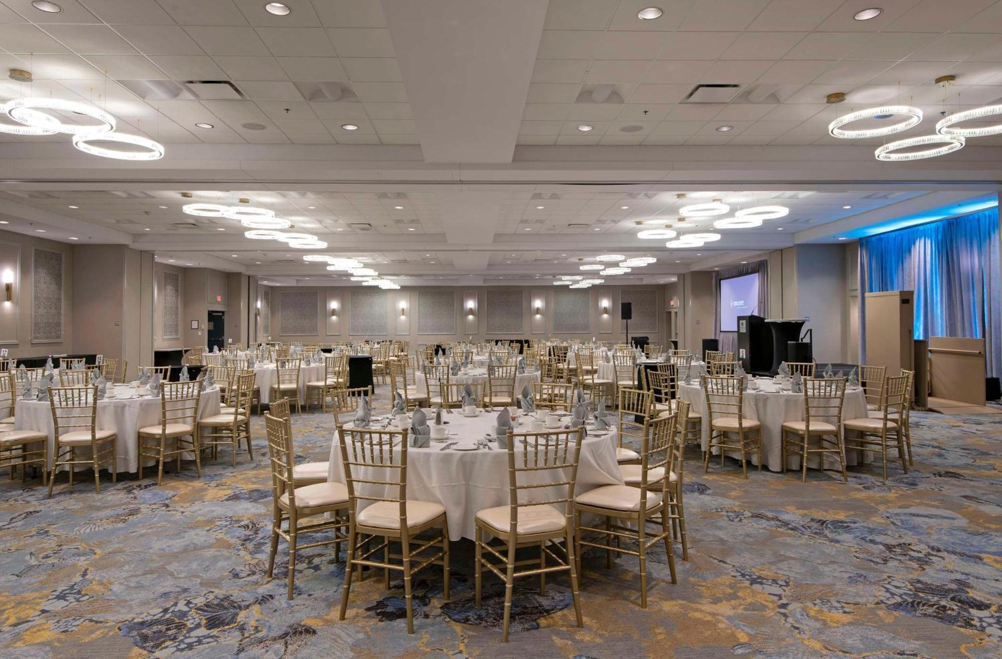Doubletree By Hilton West Edmonton Hotel Bagian luar foto