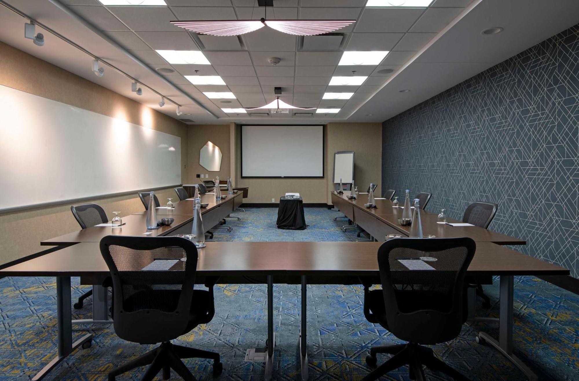 Doubletree By Hilton West Edmonton Hotel Bagian luar foto