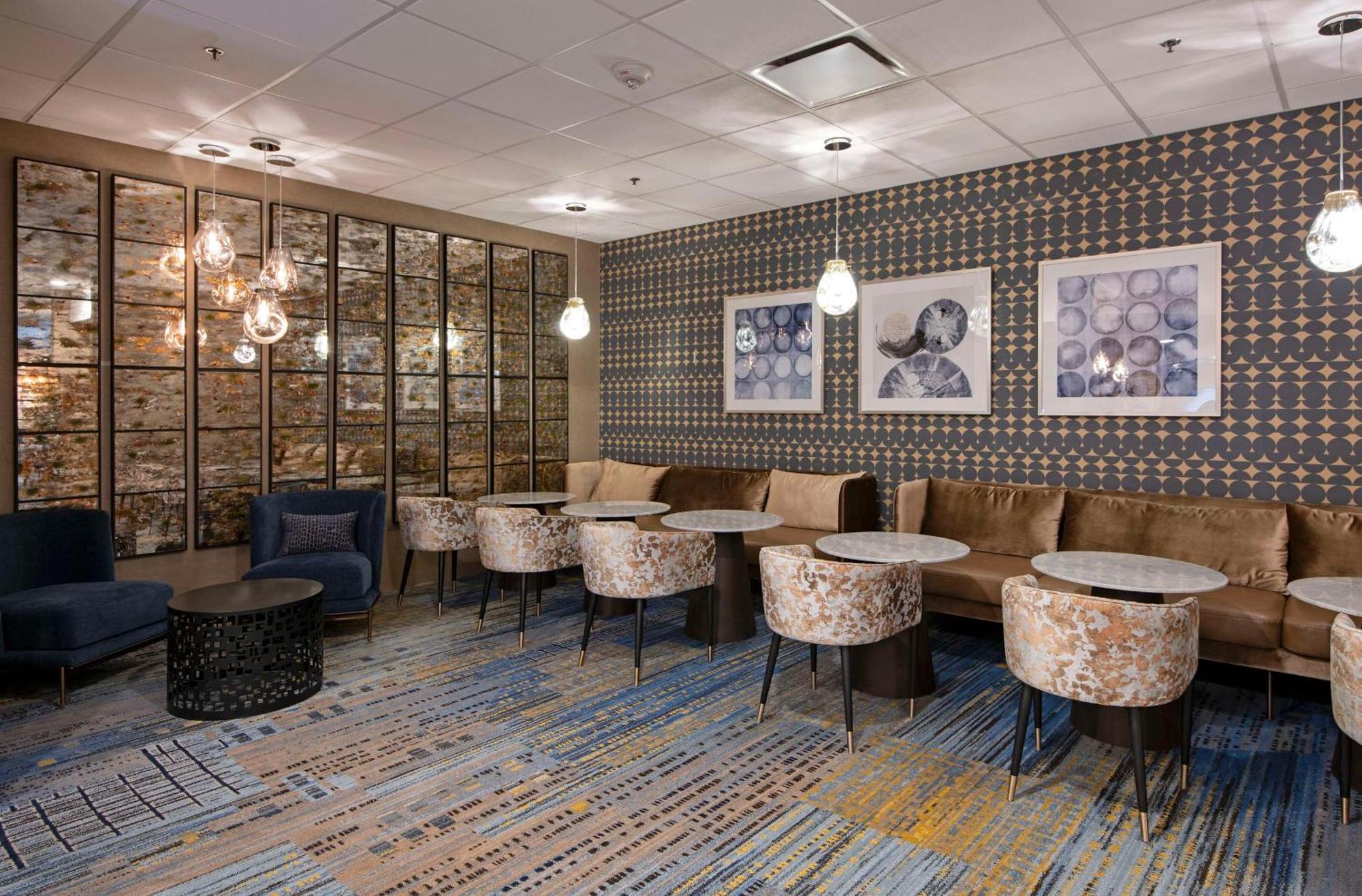 Doubletree By Hilton West Edmonton Hotel Bagian luar foto