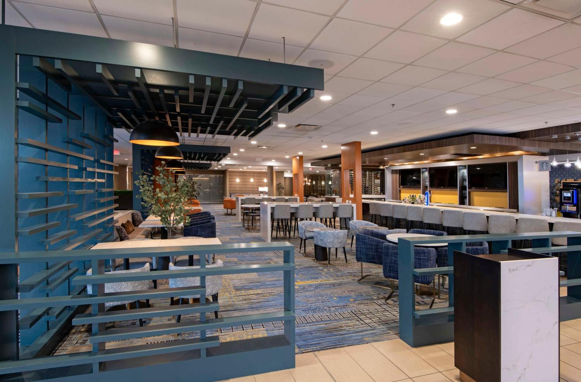 Doubletree By Hilton West Edmonton Hotel Bagian luar foto