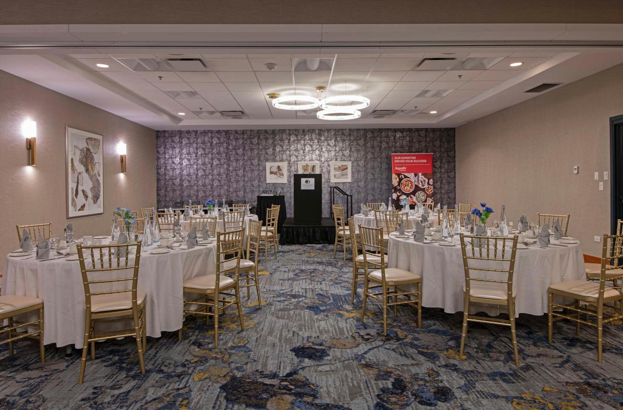 Doubletree By Hilton West Edmonton Hotel Bagian luar foto