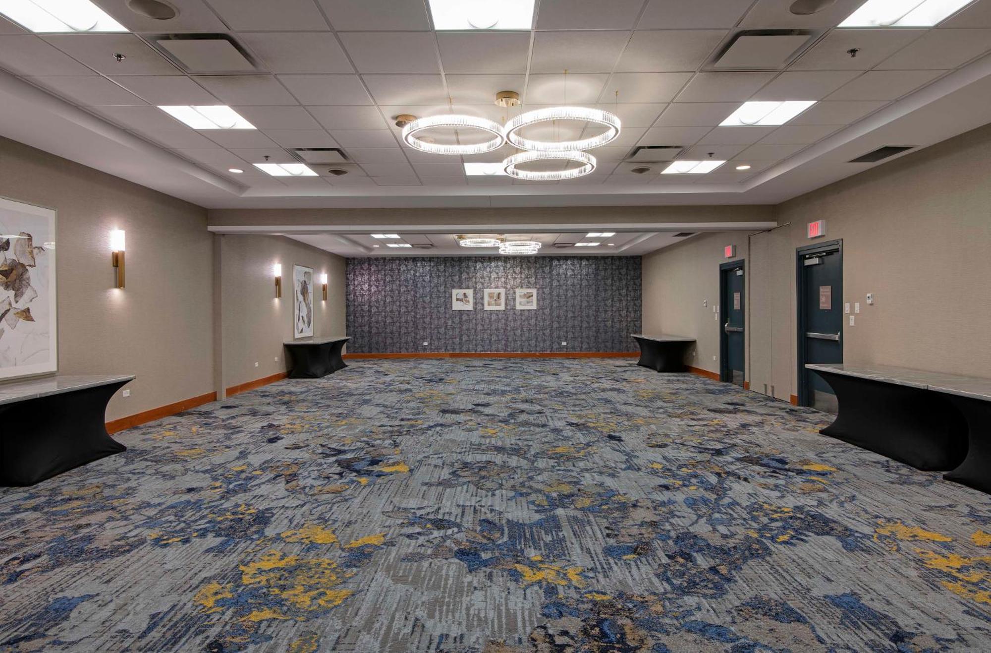 Doubletree By Hilton West Edmonton Hotel Bagian luar foto