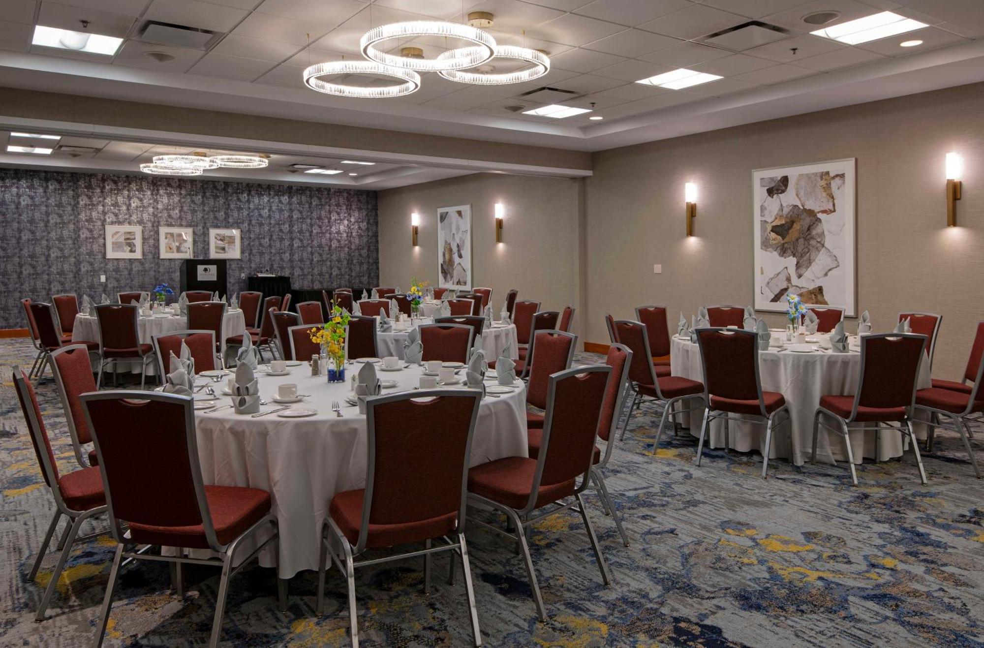 Doubletree By Hilton West Edmonton Hotel Bagian luar foto
