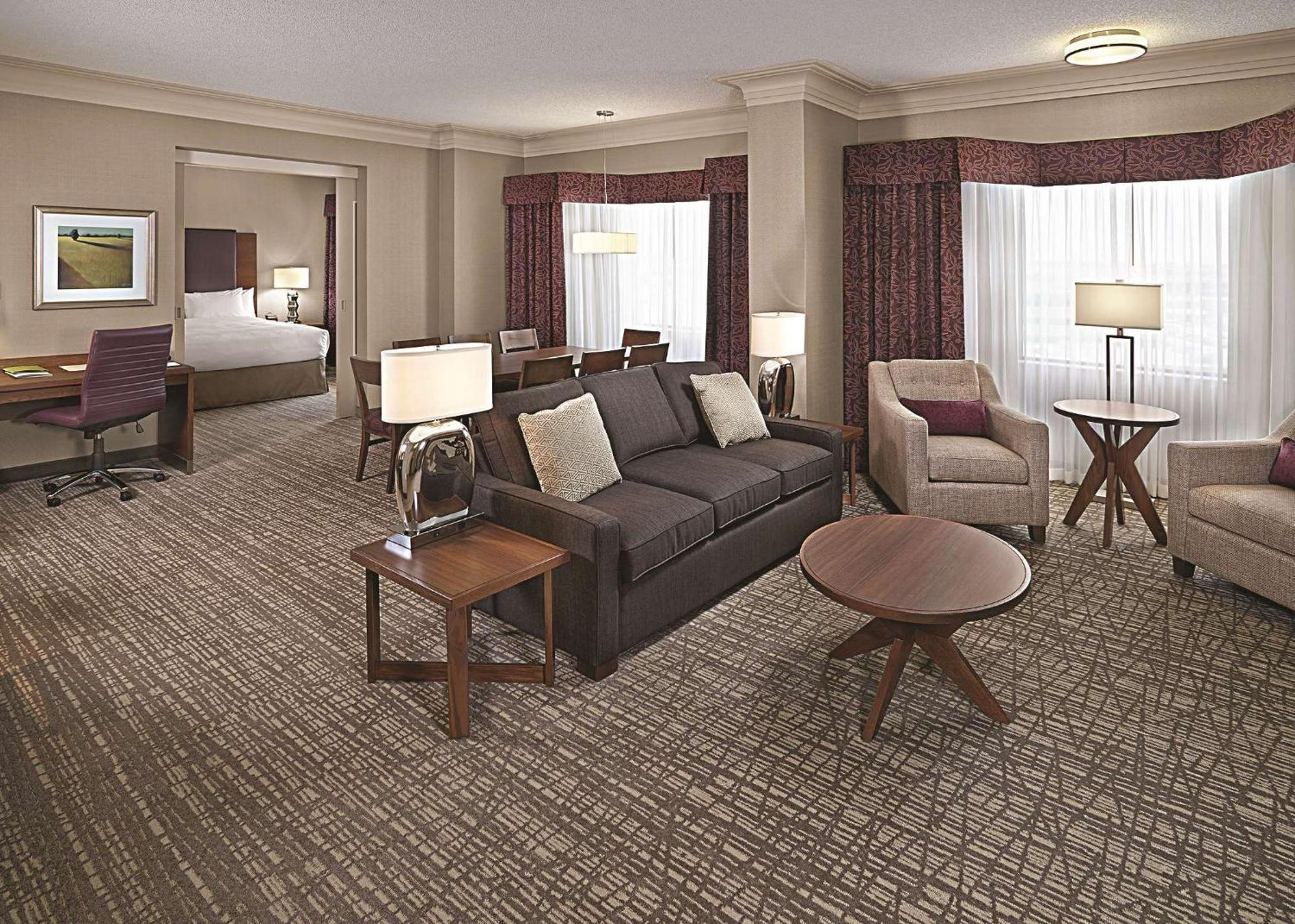 Doubletree By Hilton West Edmonton Hotel Bagian luar foto