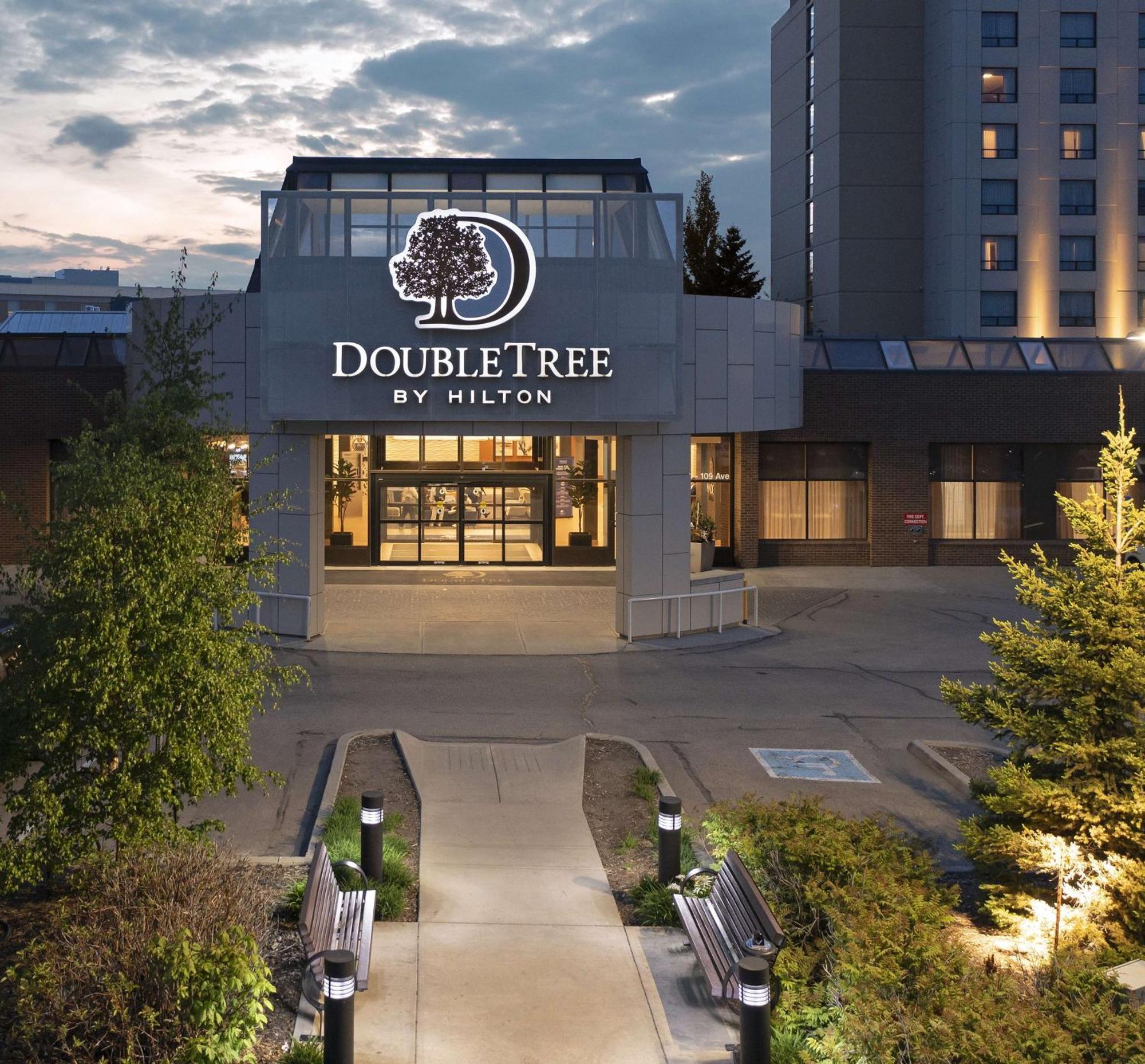 Doubletree By Hilton West Edmonton Hotel Bagian luar foto